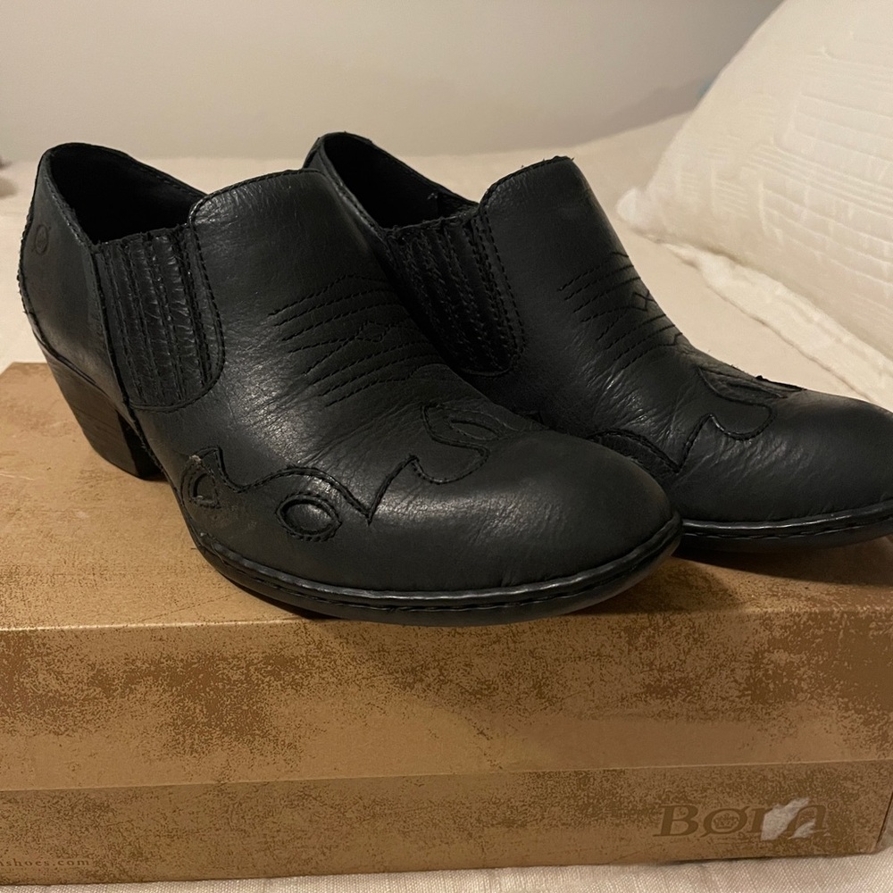 Women’s Born Boots Size 7.5